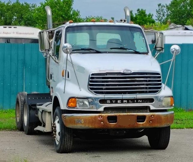2005 STERLING L9500 - Image 2